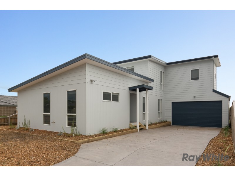 8 Silverstone Drive, Cowes VIC 3922