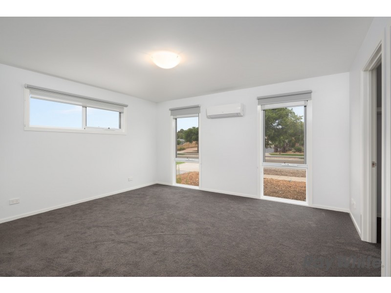8 Silverstone Drive, Cowes VIC 3922