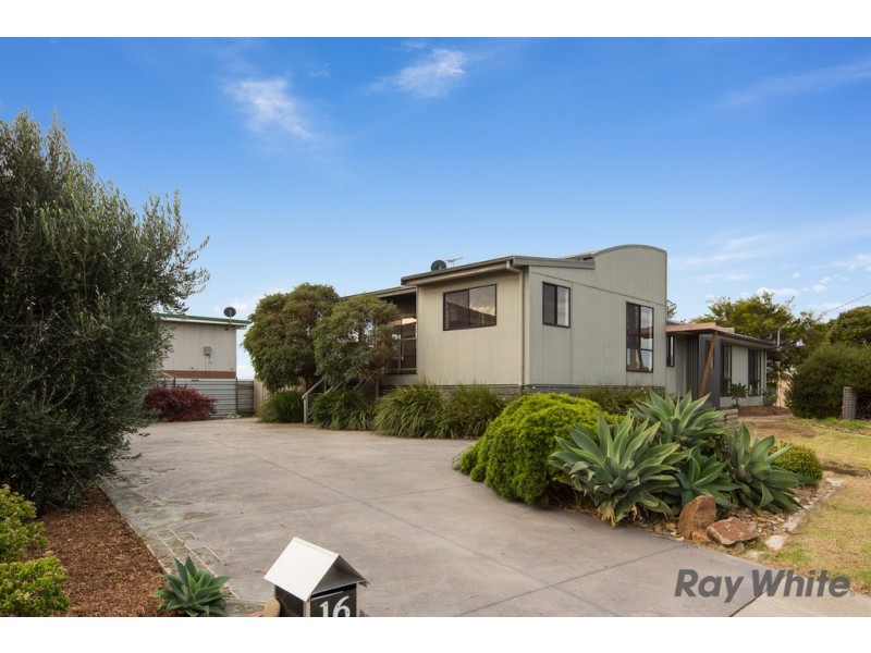 16 Genista Street, San Remo VIC 3925