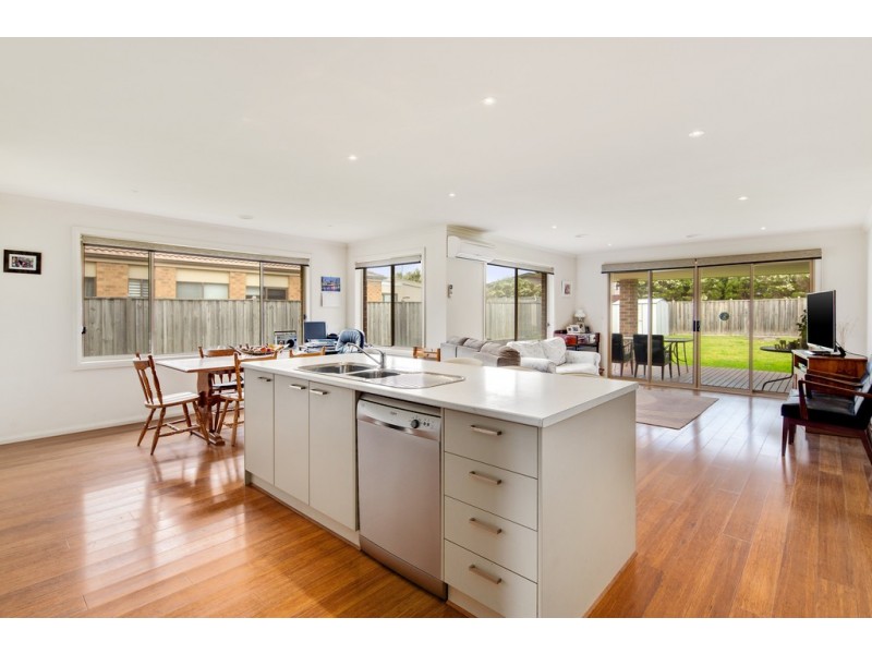 9 Rosella Grove, Cowes VIC 3922