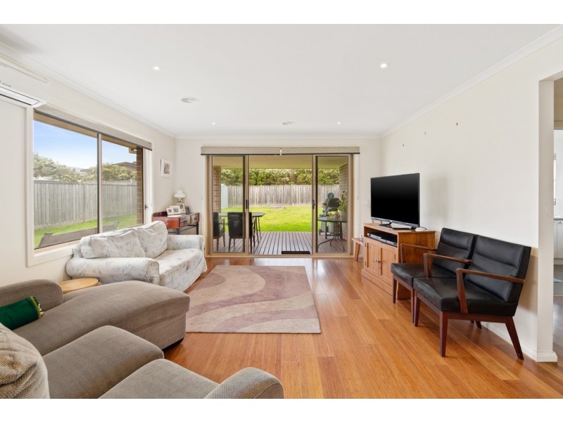 9 Rosella Grove, Cowes VIC 3922