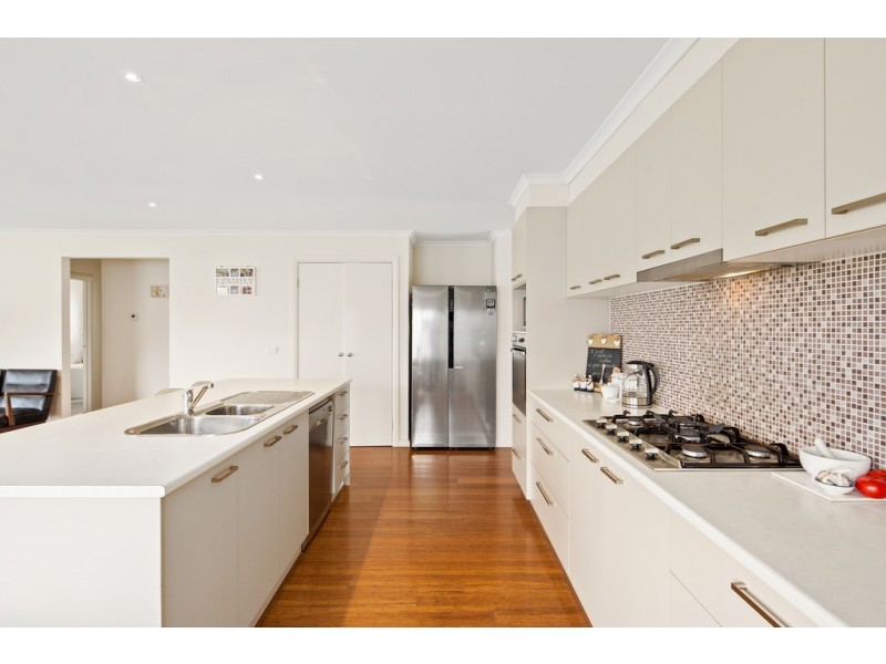 9 Rosella Grove, Cowes VIC 3922