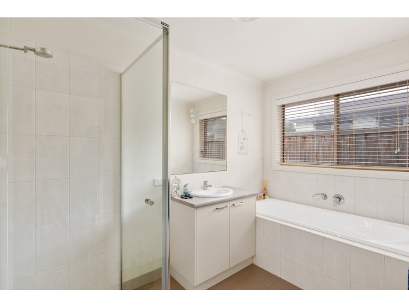9 Rosella Grove, Cowes VIC 3922