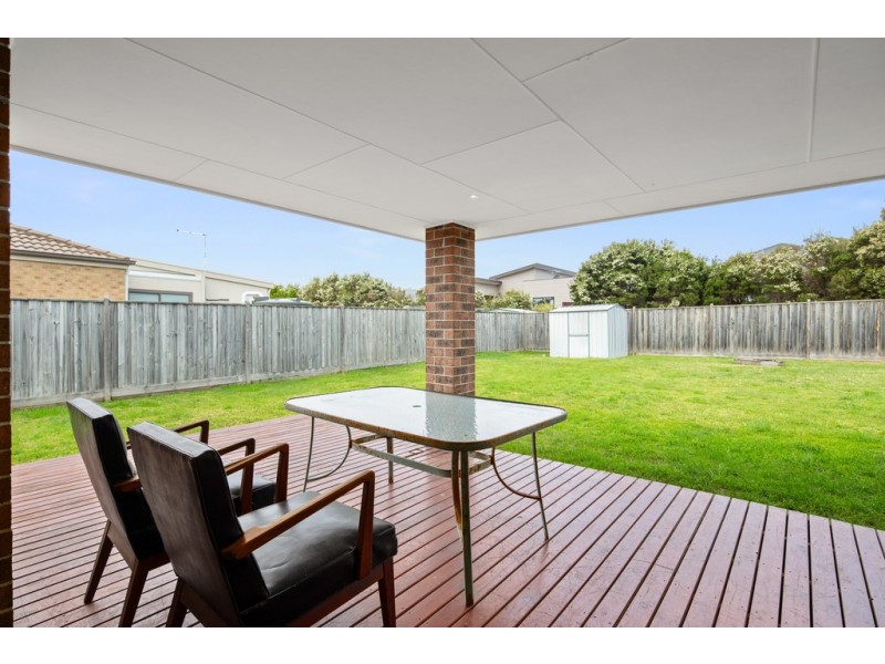 9 Rosella Grove, Cowes VIC 3922