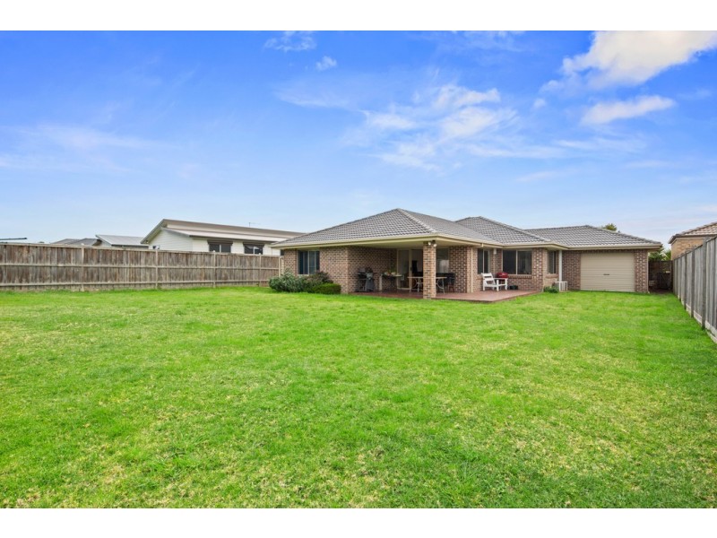 9 Rosella Grove, Cowes VIC 3922