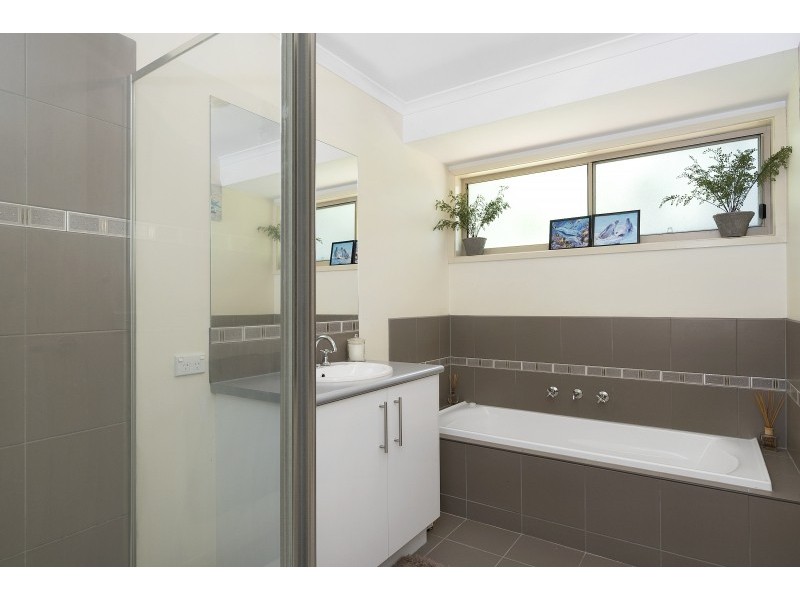 22 Seascape Ave, Cowes VIC 3922