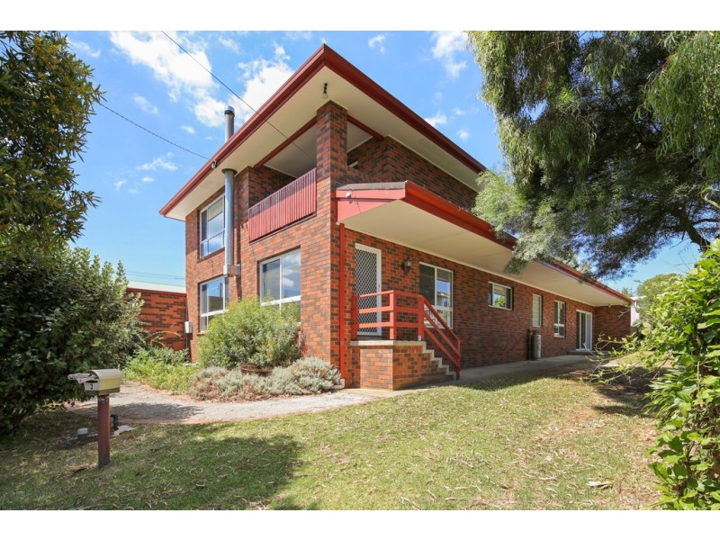 3 McRae Avenue, Cowes VIC 3922