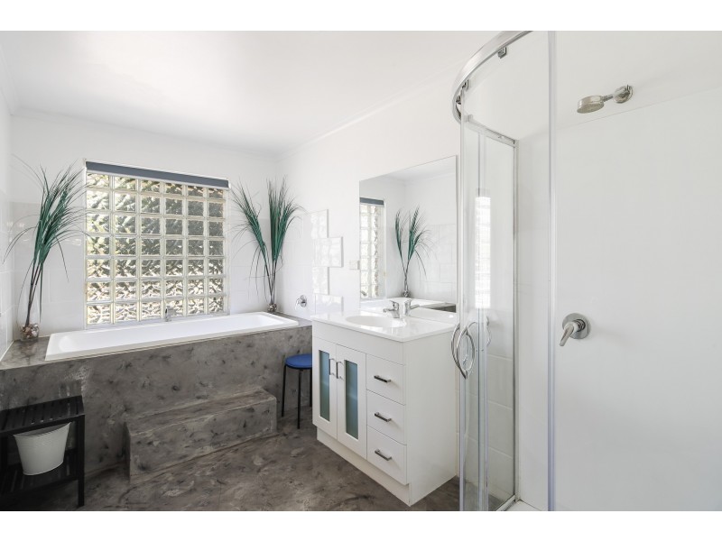 3 McRae Avenue, Cowes VIC 3922