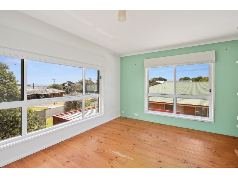 3 McRae Avenue, Cowes VIC 3922