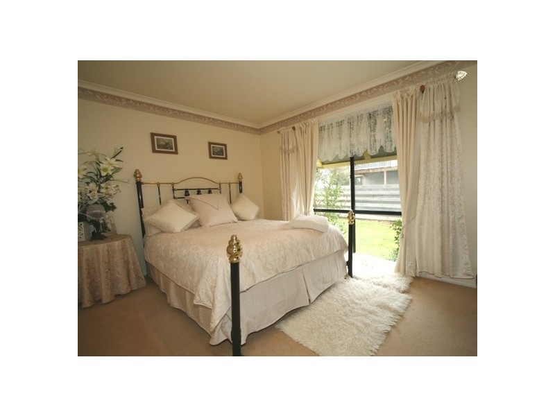 42 Terry Crescent, Wimbledon Heights VIC 3922