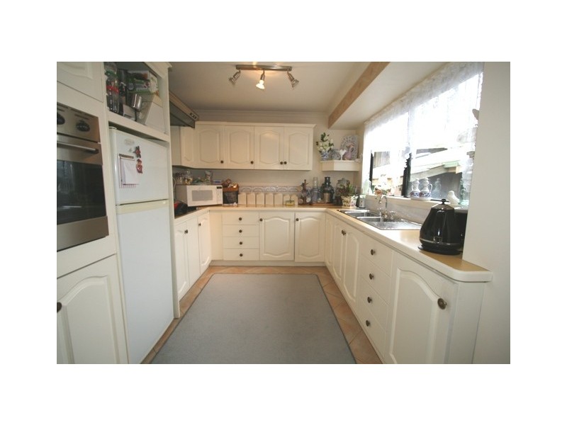 42 Terry Crescent, Wimbledon Heights VIC 3922