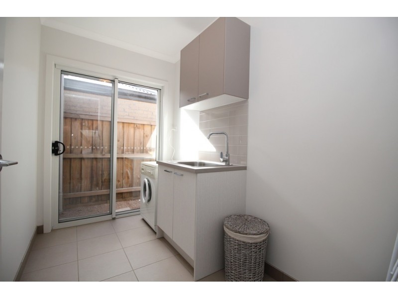 9 Currawong Close, Cowes VIC 3922