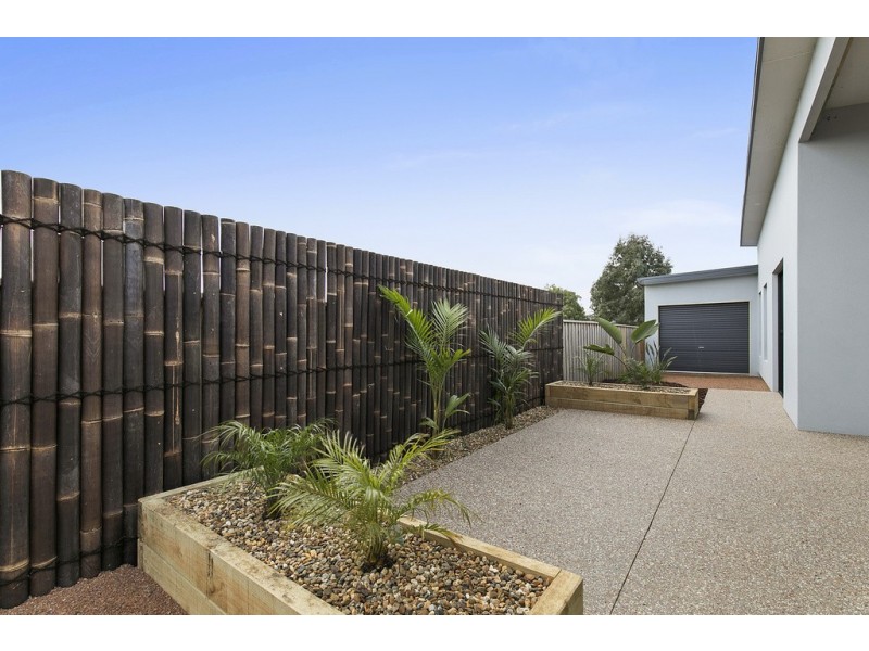 24 Castle Combe Circuit, Cowes VIC 3922