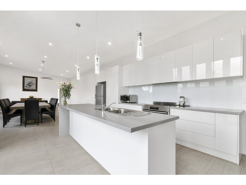 24 Castle Combe Circuit, Cowes VIC 3922