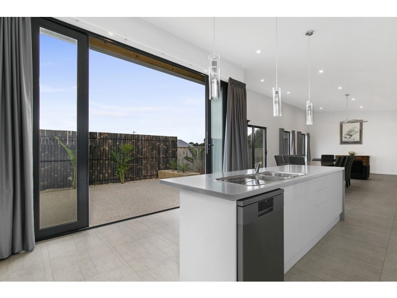24 Castle Combe Circuit, Cowes VIC 3922
