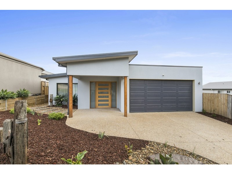 24 Castle Combe Circuit, Cowes VIC 3922