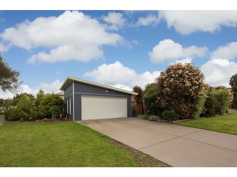 1 Eucalypt Close, Cowes VIC 3922
