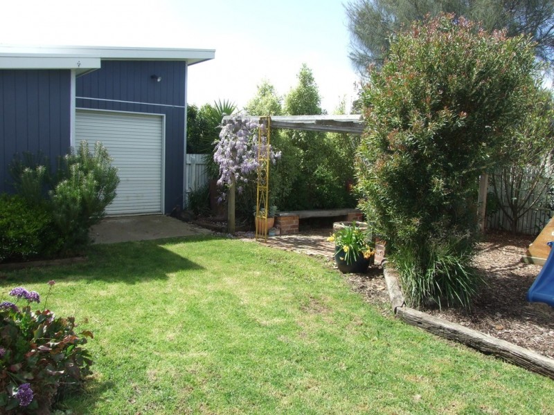 1 Eucalypt Close, Cowes VIC 3922