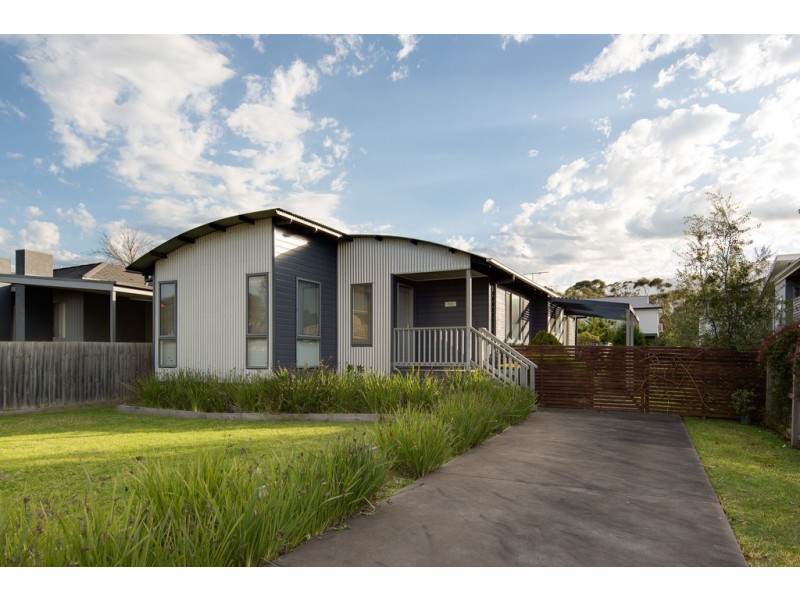 4 Chloe Close, Cowes VIC 3922