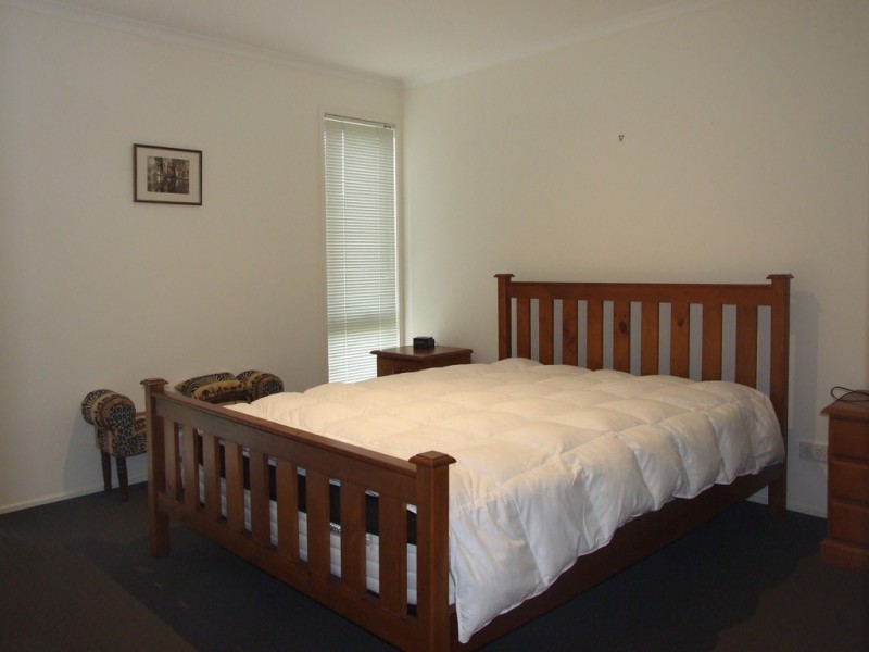 4 Chloe Close, Cowes VIC 3922