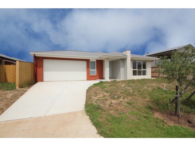 13 Thruxton Street, Cowes VIC 3922