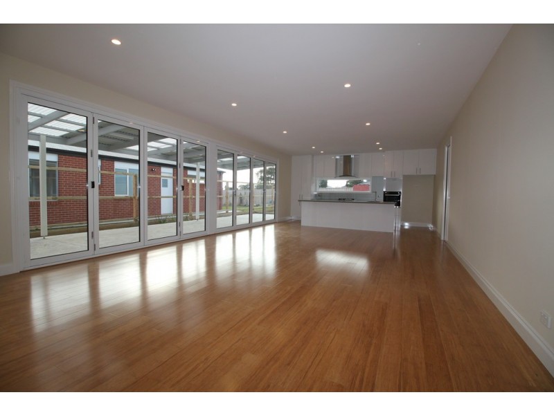 13 Thruxton Street, Cowes VIC 3922