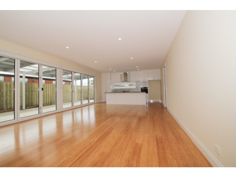 13 Thruxton Street, Cowes VIC 3922