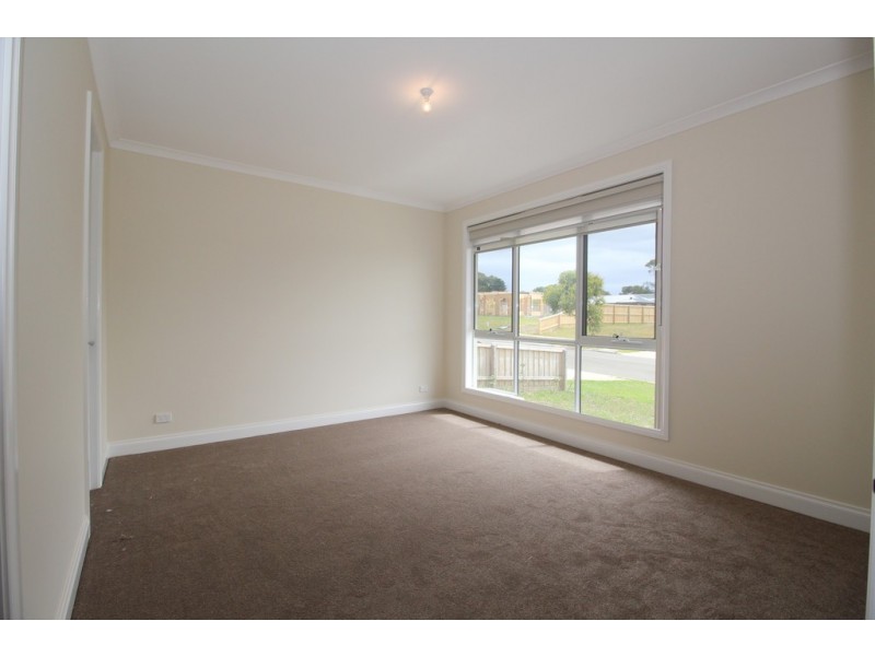 13 Thruxton Street, Cowes VIC 3922