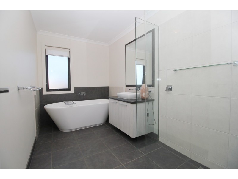 13 Mitre Court, Cowes VIC 3922