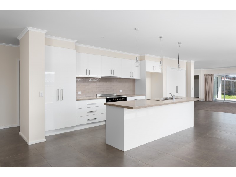 26 Castle Combe Circuit, Cowes VIC 3922