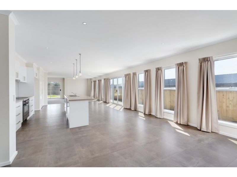 26 Castle Combe Circuit, Cowes VIC 3922