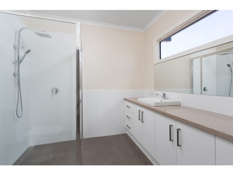 26 Castle Combe Circuit, Cowes VIC 3922