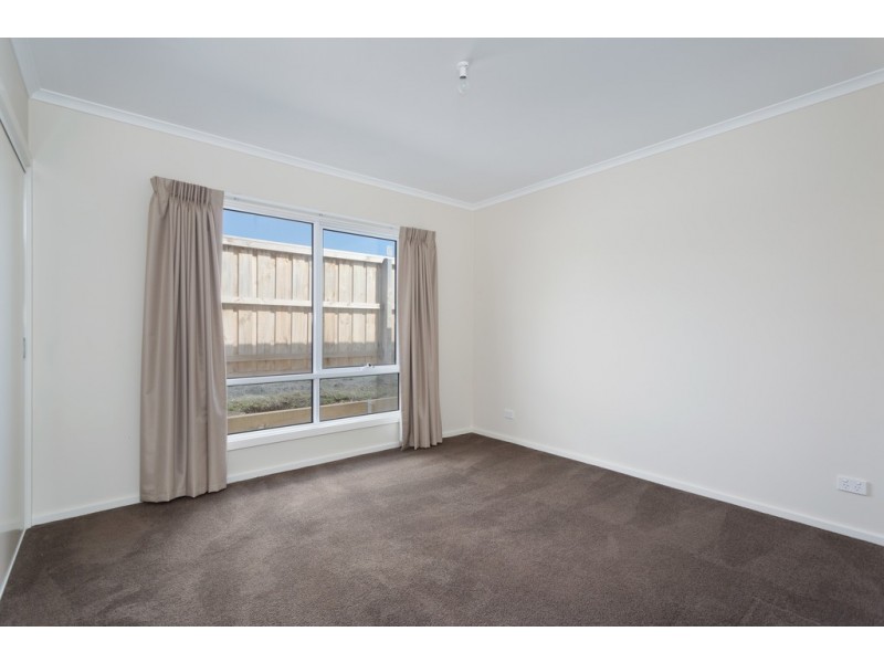 26 Castle Combe Circuit, Cowes VIC 3922