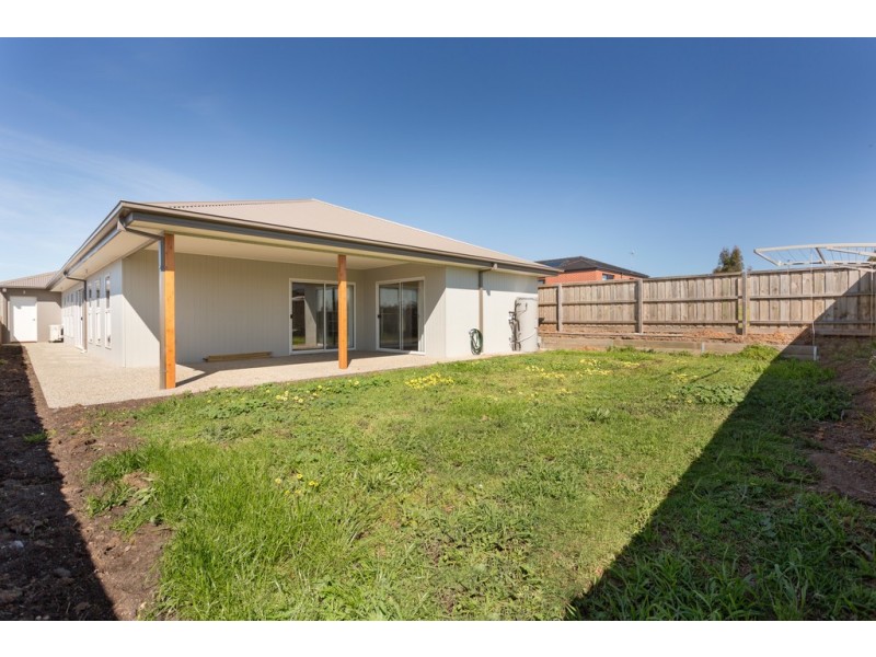 26 Castle Combe Circuit, Cowes VIC 3922