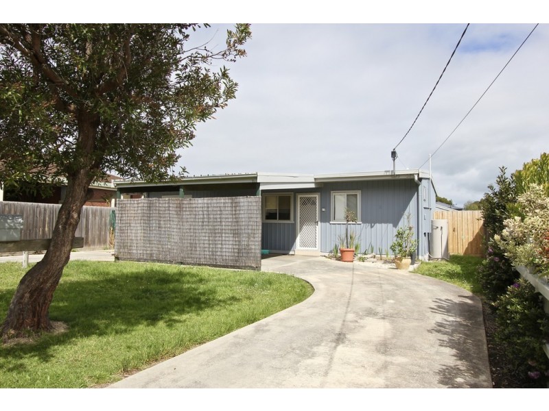 2 Albany Road, Cowes VIC 3922