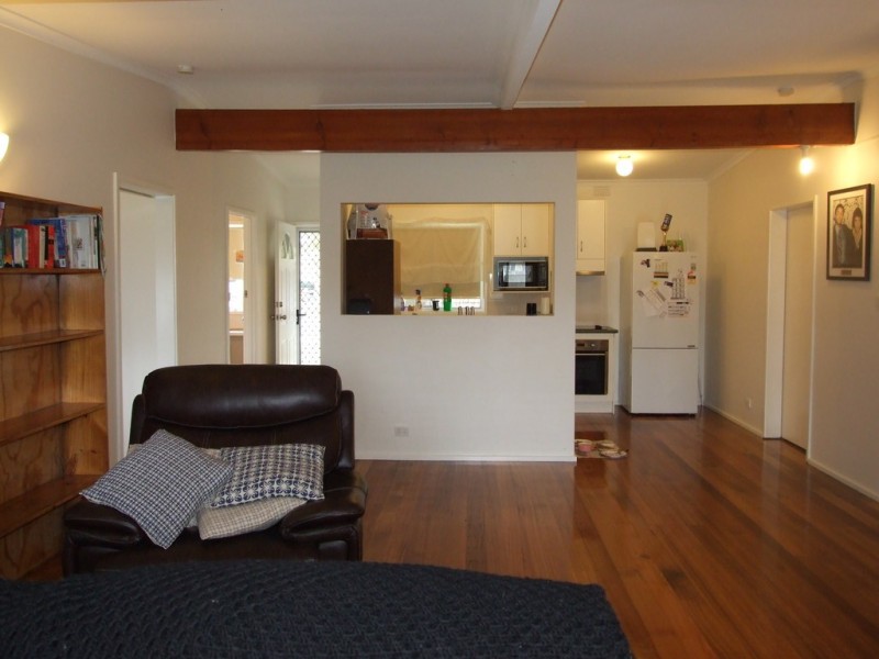 2 Albany Road, Cowes VIC 3922