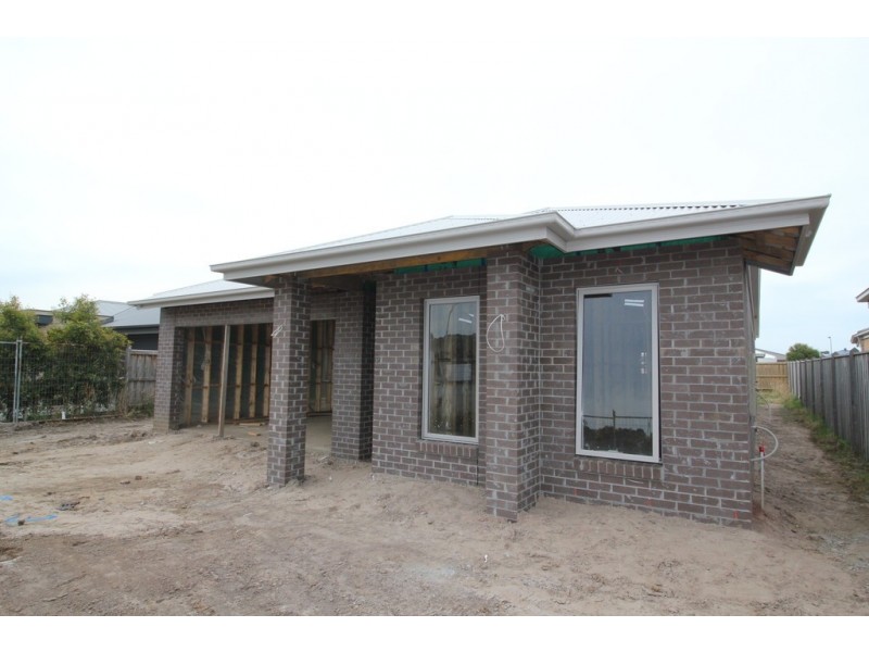 16 Blossom Road, Cowes VIC 3922