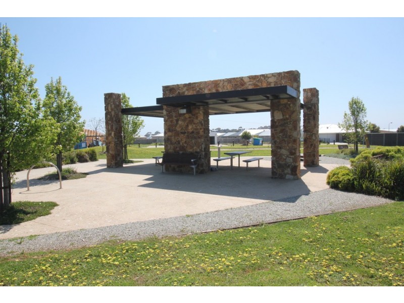 16 Blossom Road, Cowes VIC 3922