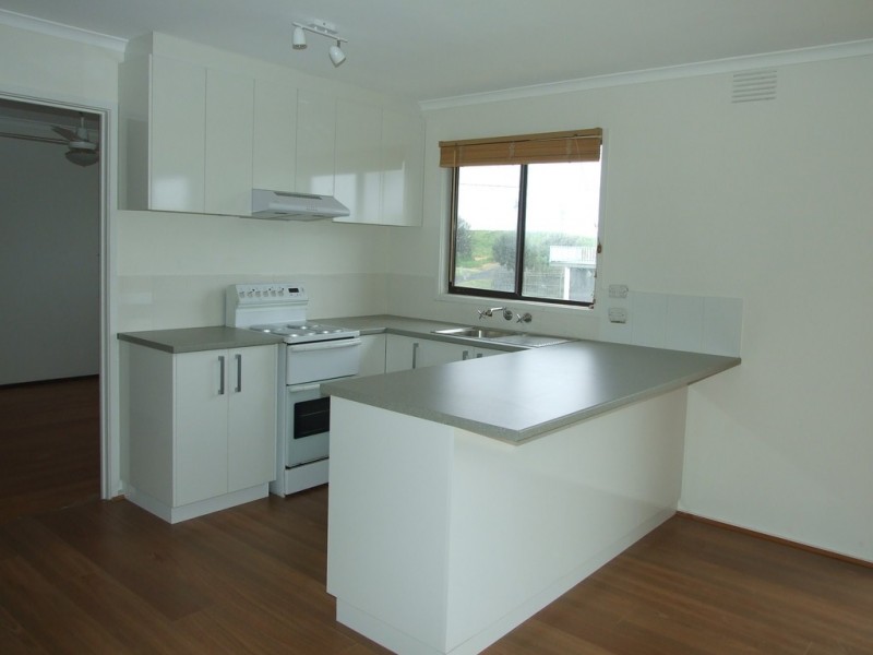 10 Page Avenue, Surf Beach VIC 3922