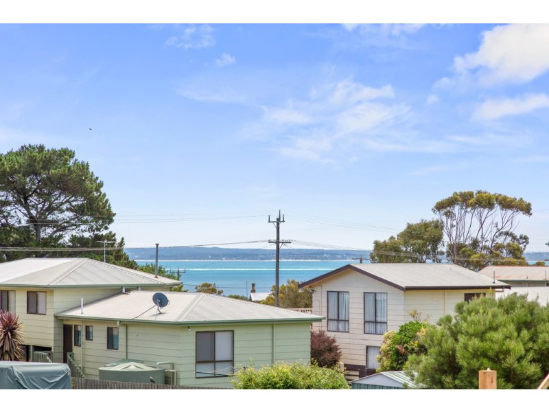 8 Bowcombe Crescent, Ventnor VIC 3922