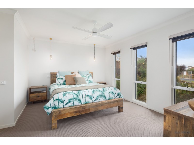 6 Shelly Court, Cowes VIC 3922