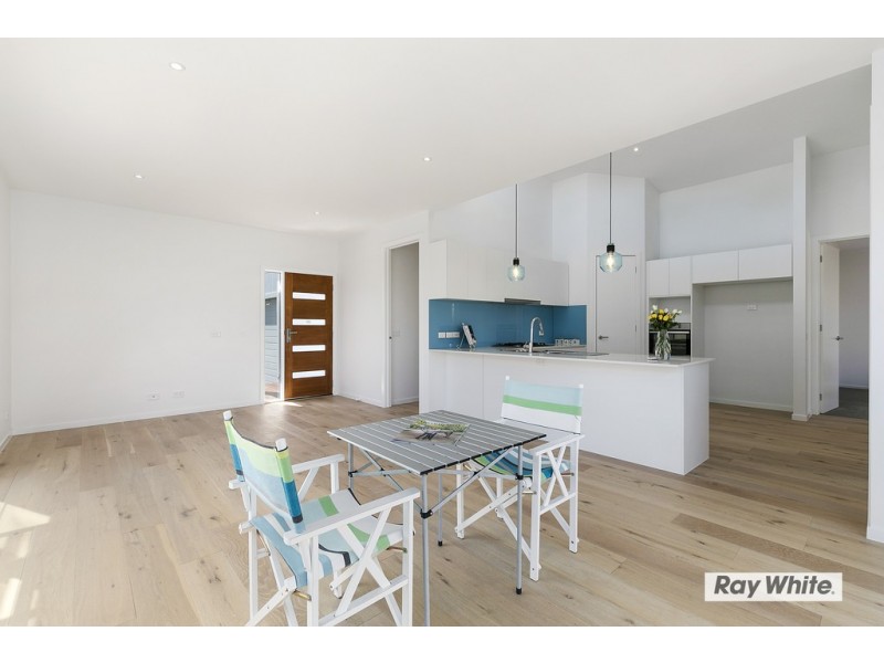 2/133 Church Street, Cowes VIC 3922