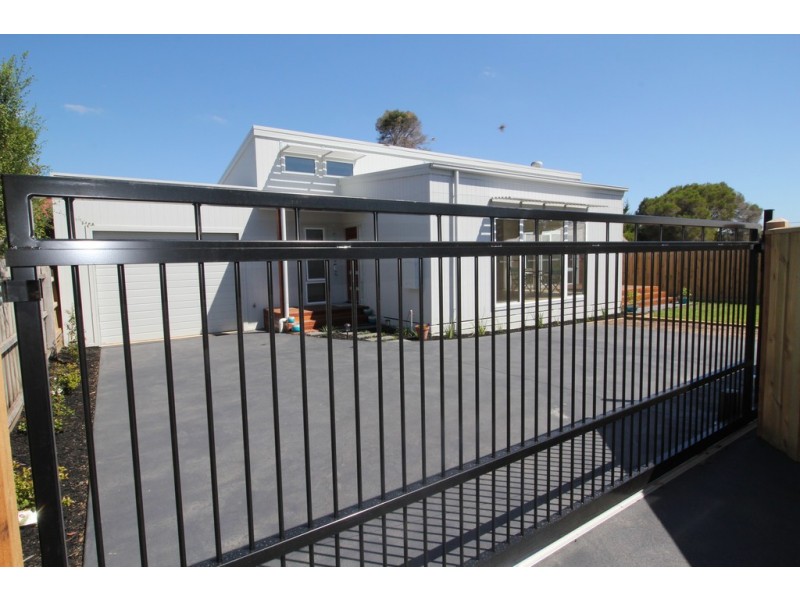 2/133 Church Street, Cowes VIC 3922