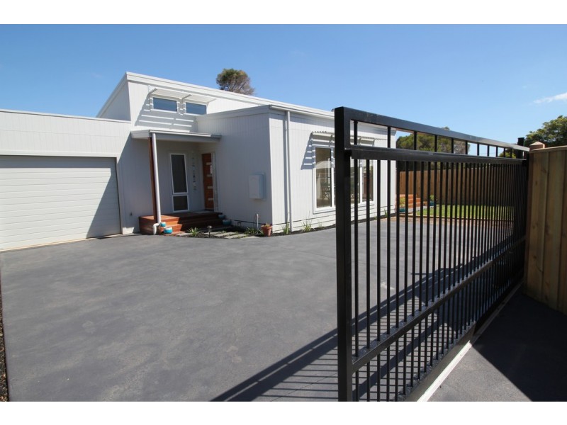 2/133 Church Street, Cowes VIC 3922