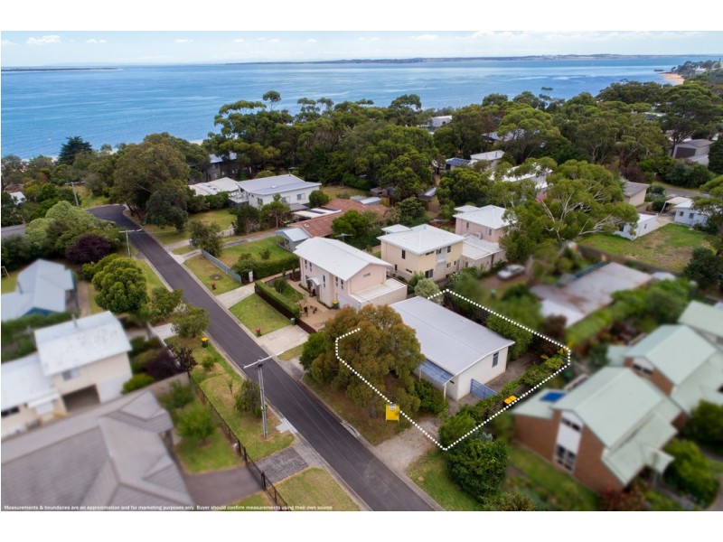 13 Devon Avenue, Cowes VIC 3922
