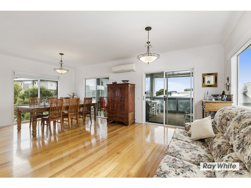 8 Water View Rise, Cowes VIC 3922