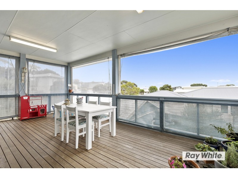 8 Water View Rise, Cowes VIC 3922