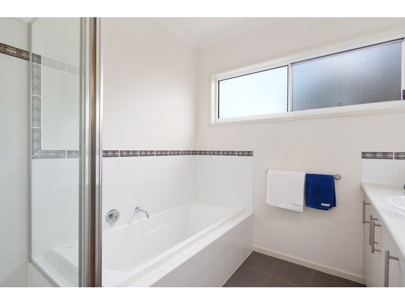 1A Dunvegan Cres, Surf Beach VIC 3922