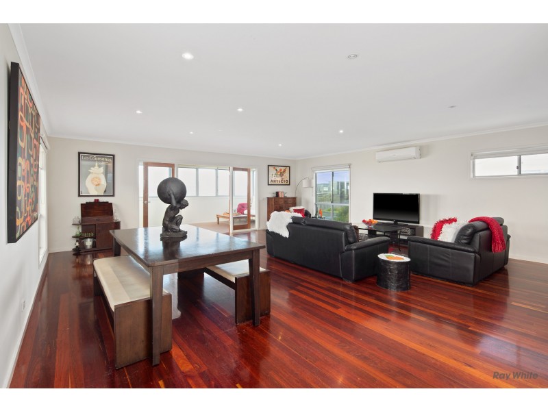 24 Stradbroke Crescent, Surf Beach VIC 3922