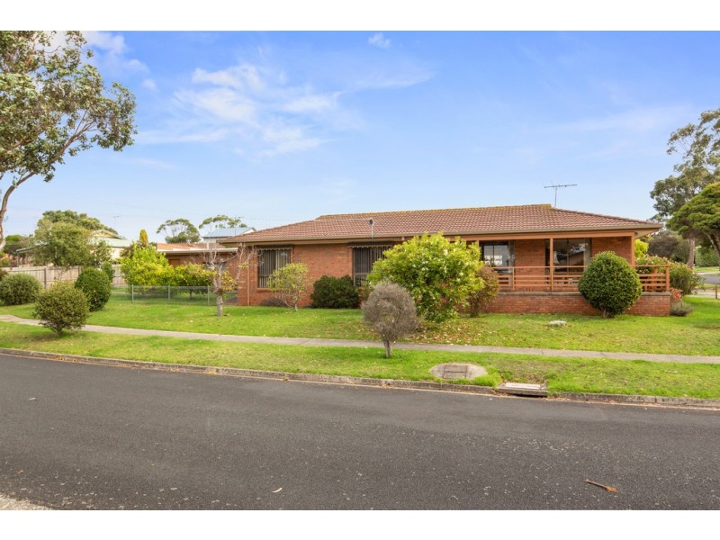 1 West Court, Cowes VIC 3922